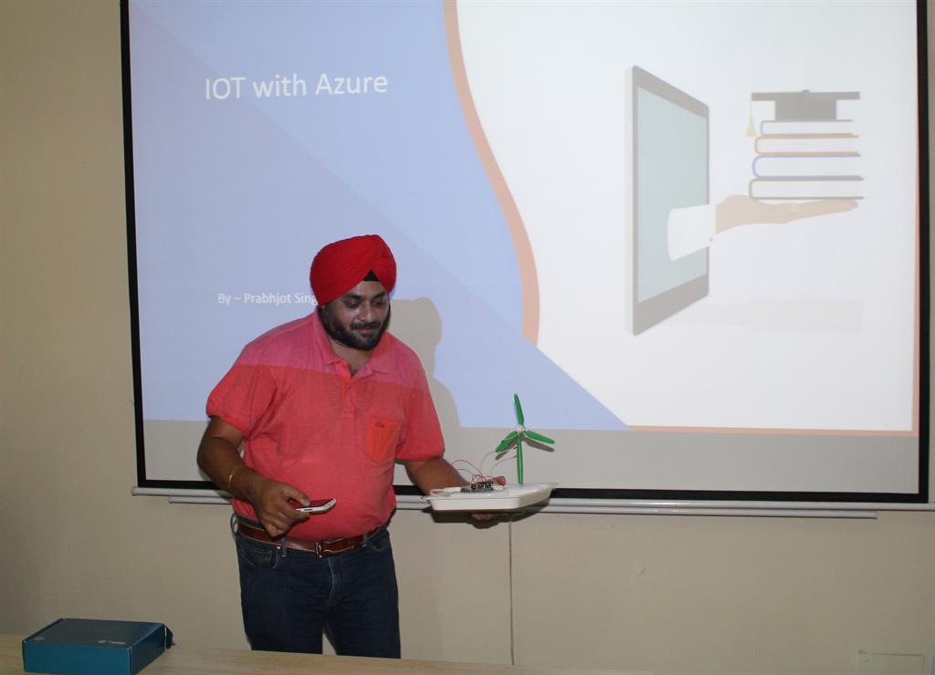 Prabhjot delivering his session